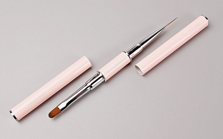 Get Salon Results with a Dual-Ended Gel Brush